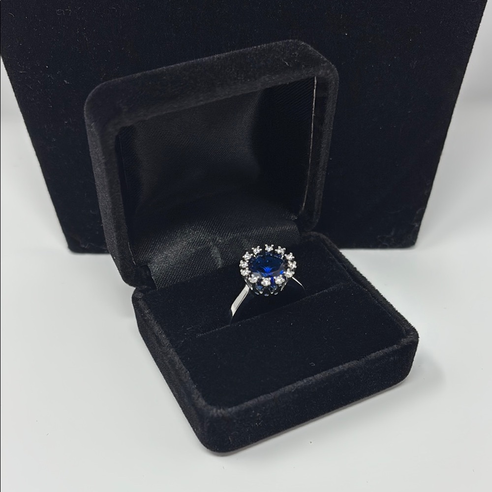 Elegant Silver and Blue Gemstone Ring